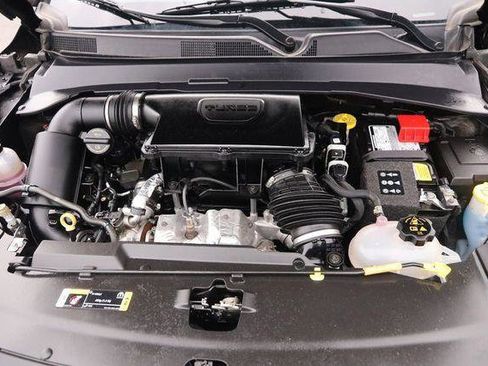 Used 2025 Jeep Compass Latitude w/ Sun & Sound Group AWD/4WD image 28