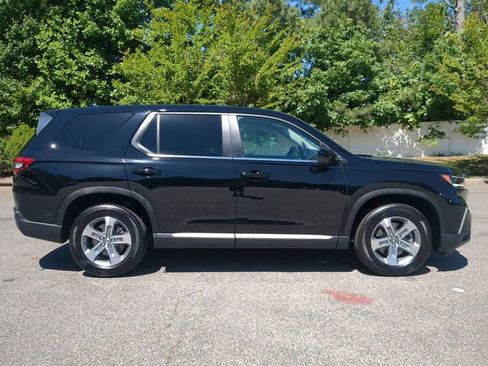 Used 2025 Honda Pilot EX-L image 3