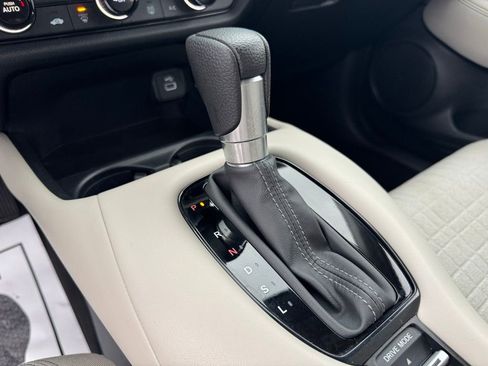 Used 2023 Honda HR-V LX image 16