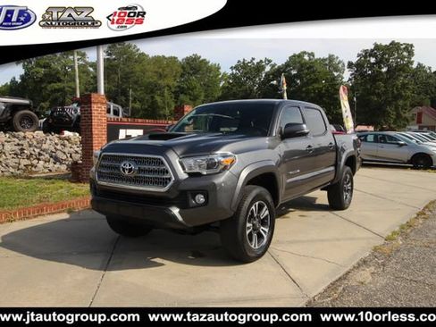 Used 2017 Toyota Tacoma TRD Sport w/ Tow Package RWD image 3