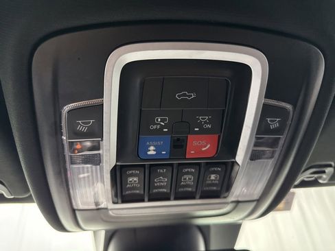Used 2024 RAM 1500 Laramie AWD/4WD image 28
