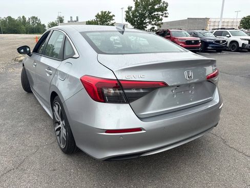 Used 2022 Honda Civic Touring image 9