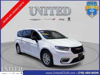 Used 2024 Chrysler Pacifica Touring-L FWD video 1