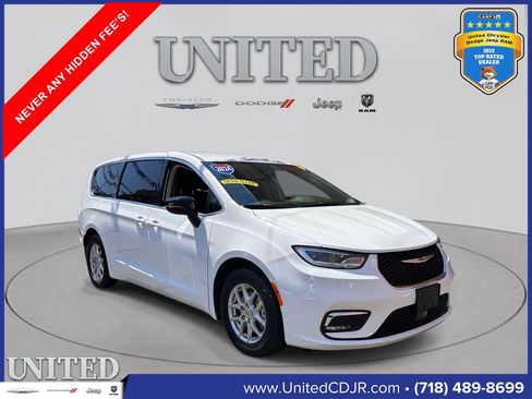 Used 2024 Chrysler Pacifica Touring-L FWD image 1