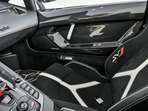Used 2021 Lamborghini Aventador SVJ AWD/4WD image 33