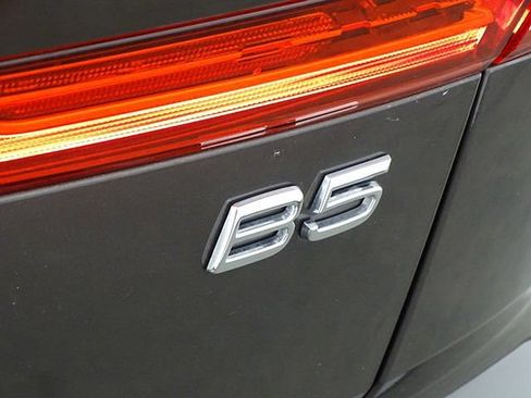 Used 2023 Volvo XC60 B5 Plus image 53