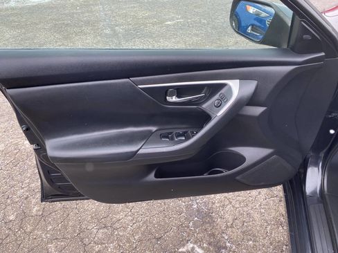 Used 2018 Nissan Altima 2.5 SV image 11