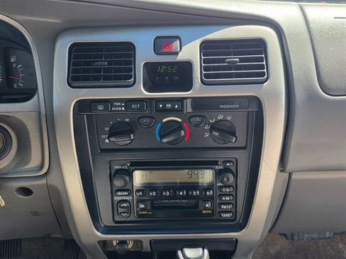 Used 2001 Toyota 4Runner SR5 AWD/4WD image 35