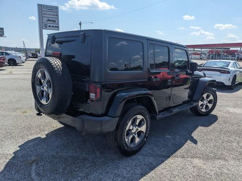 Used 2017 Jeep Wrangler Unlimited Sahara image 5