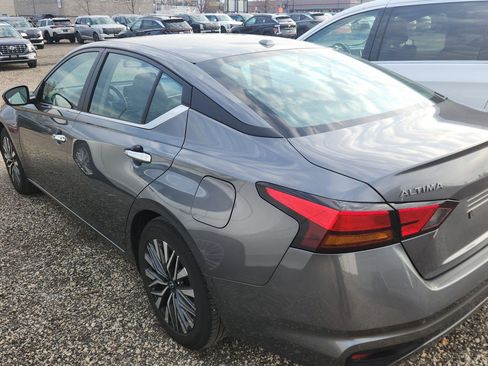 Used 2024 Nissan Altima 2.5 SV image 5