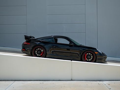 Used 2018 Porsche 911 GT3 RWD image 13