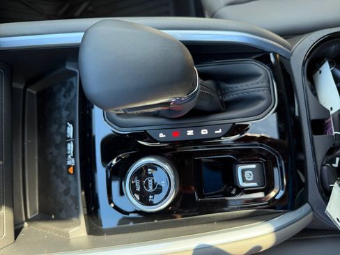 New 2026 Chevrolet Colorado ZR2 w/ Technology Package AWD/4WD image 19