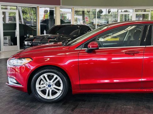 Used 2018 Ford Fusion SE w/ Fusion SE Technology Package FWD image 14