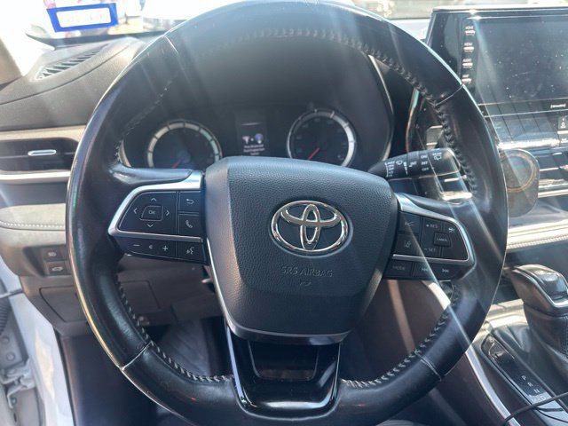 Used 2021 Toyota Highlander LE FWD image 8