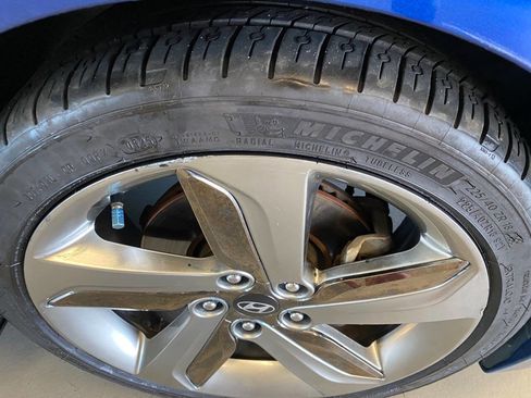 Used 2015 Hyundai Veloster Turbo FWD image 10