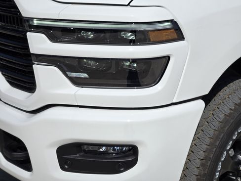 New 2026 RAM 2500 Laramie AWD/4WD image 7