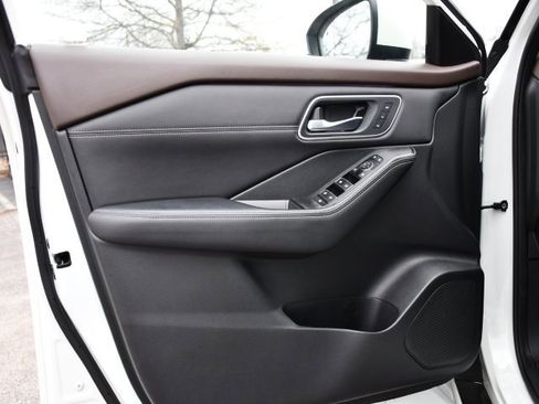 Used 2023 Nissan Rogue Platinum image 10