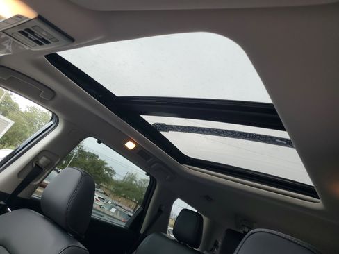 New 2026 Nissan Pathfinder Platinum image 18