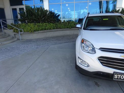 Certified 2017 Chevrolet Equinox Premier w/ Enhanced Convenience Package FWD image 32