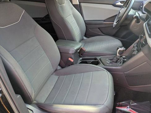 Used 2024 Volkswagen Taos SE image 21