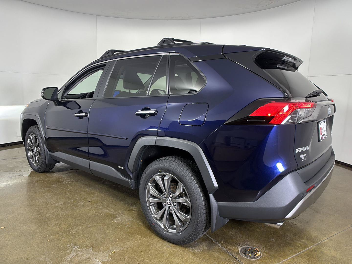 Used 2023 Toyota RAV4 Limited AWD/4WD image 23