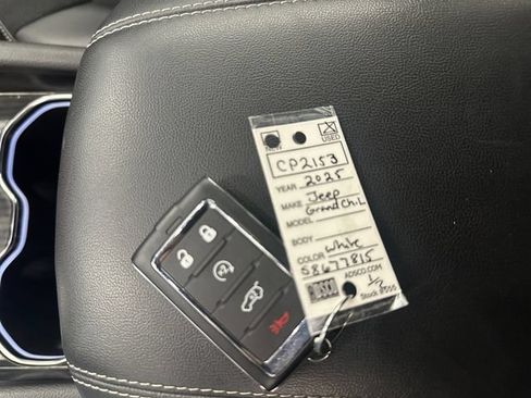 Used 2025 Jeep Grand Cherokee L Altitude AWD/4WD image 38