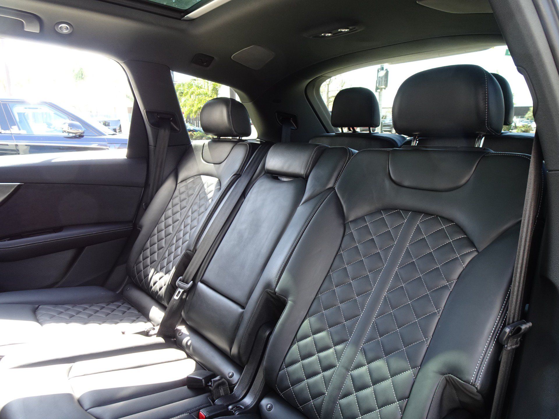 Used 2023 Audi SQ7 Premium Plus w/ Towing Package AWD/4WD image 16