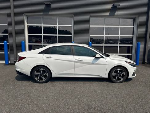 Used 2022 Hyundai Elantra Limited FWD image 4