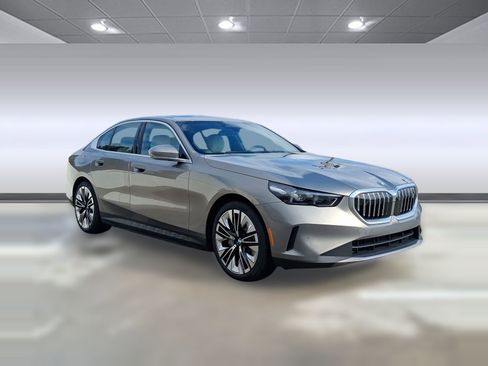 New 2026 BMW i5 eDrive40 w/ Premium Package image 6