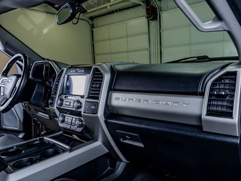 Used 2021 Ford F250 Lariat w/ Lariat Ultimate Package AWD/4WD image 15