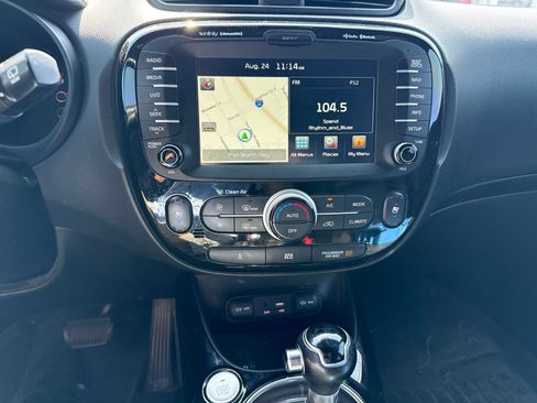 Used 2015 Kia Soul + w/ Primo Package FWD image 13