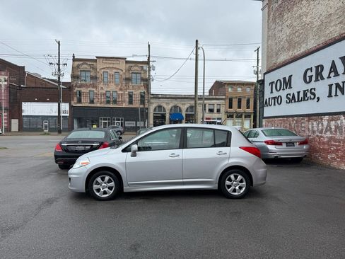 Used 2011 Nissan Versa Hatchback w/ Navigation/Satellite Pkg FWD image 5