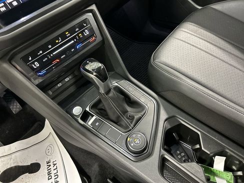 Used 2023 Volkswagen Tiguan SE AWD/4WD image 17