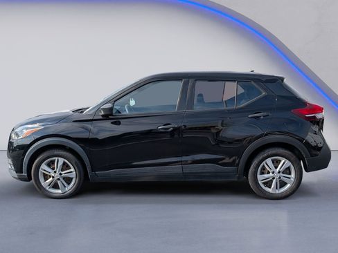 Used 2020 Nissan Kicks S image 3