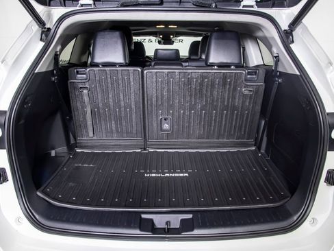 Used 2021 Toyota Highlander XLE FWD image 8
