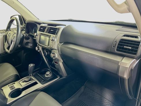 Used 2017 Toyota 4Runner SR5 Premium image 29