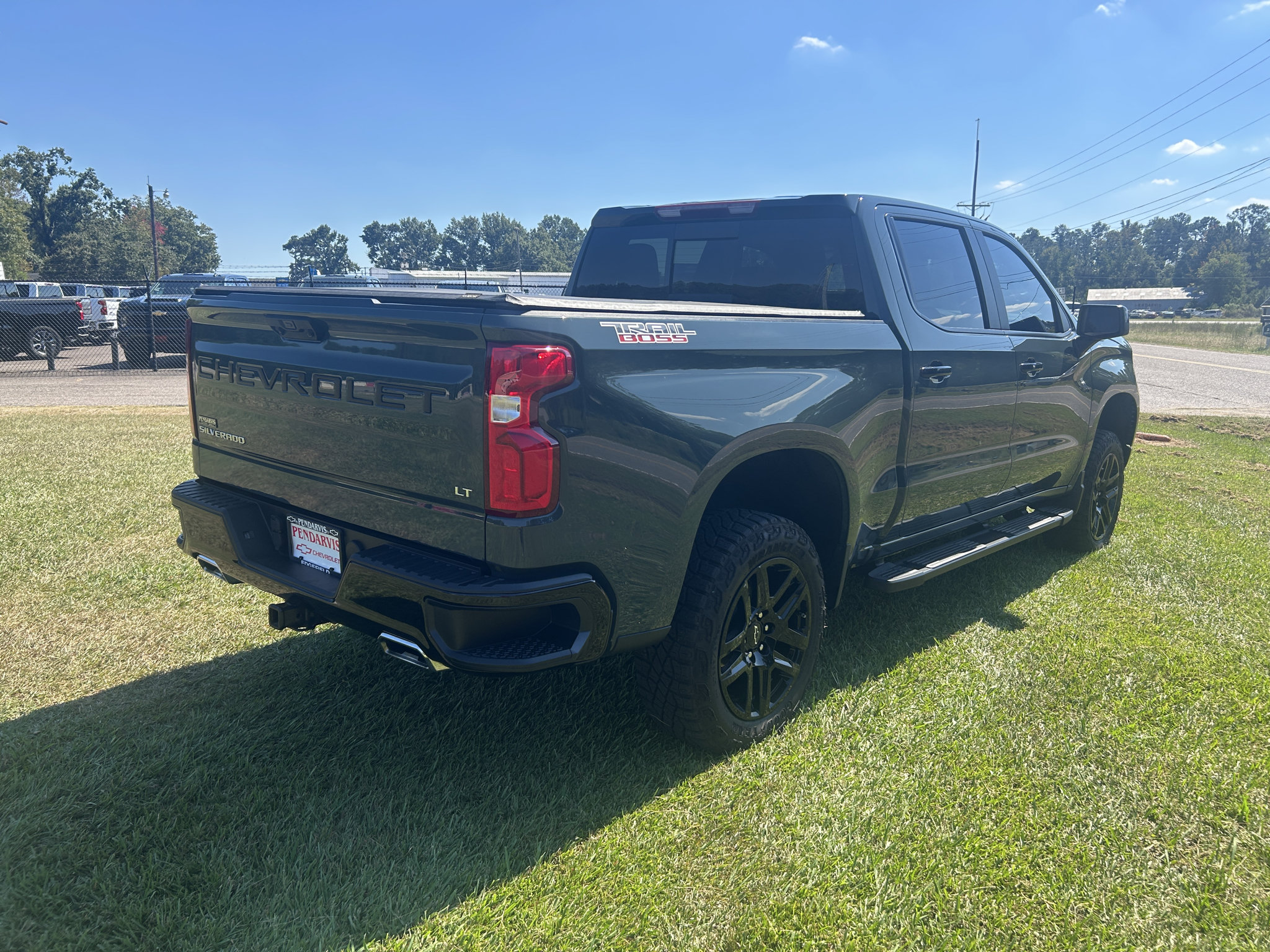 Used 2025 Chevrolet Silverado 1500 LT Trail Boss w/ Convenience Package II AWD/4WD image 10