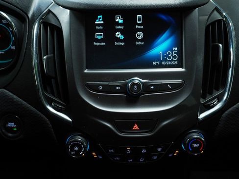 Used 2018 Chevrolet Cruze LT w/ Convenience Package image 16