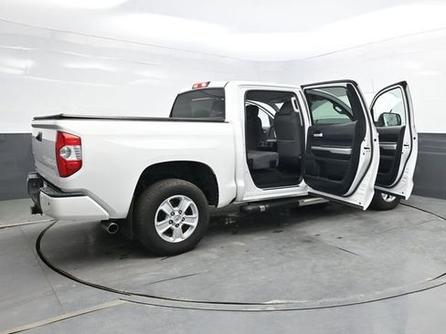 Used 2017 Toyota Tundra SR5 w/ SR5 Upgrade Package AWD/4WD image 48