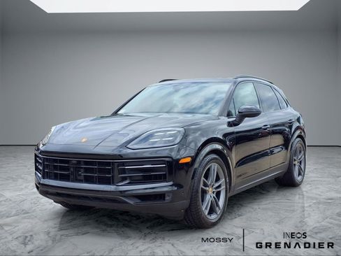 Used 2024 Porsche Cayenne AWD/4WD image 4