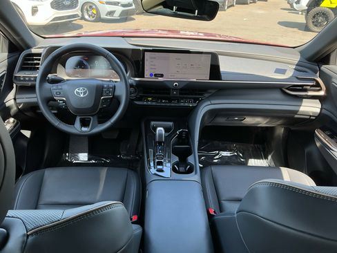 Used 2025 Toyota Crown Signia AWD/4WD image 17