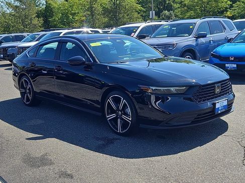 Used 2025 Honda Accord Sport image 3