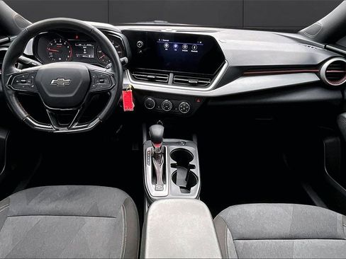 Used 2024 Chevrolet Trax RS w/ Sunroof Package image 11