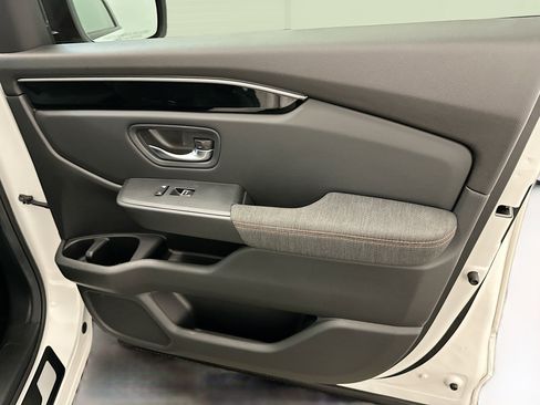 Used 2025 Honda Pilot Sport image 33