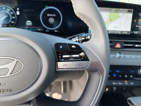 New 2025 Hyundai Elantra SEL FWD image 19