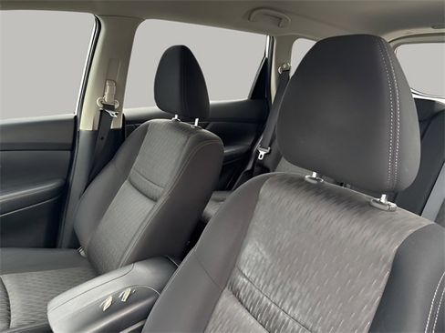 Used 2017 Nissan Rogue S image 7