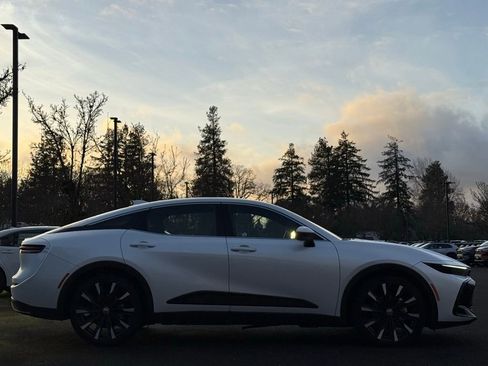 Used 2023 Toyota Crown Platinum image 6