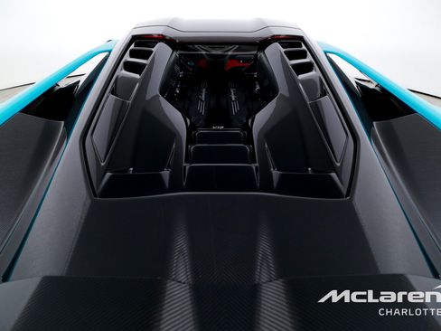 Used 2025 Lamborghini Revuelto AWD/4WD image 21