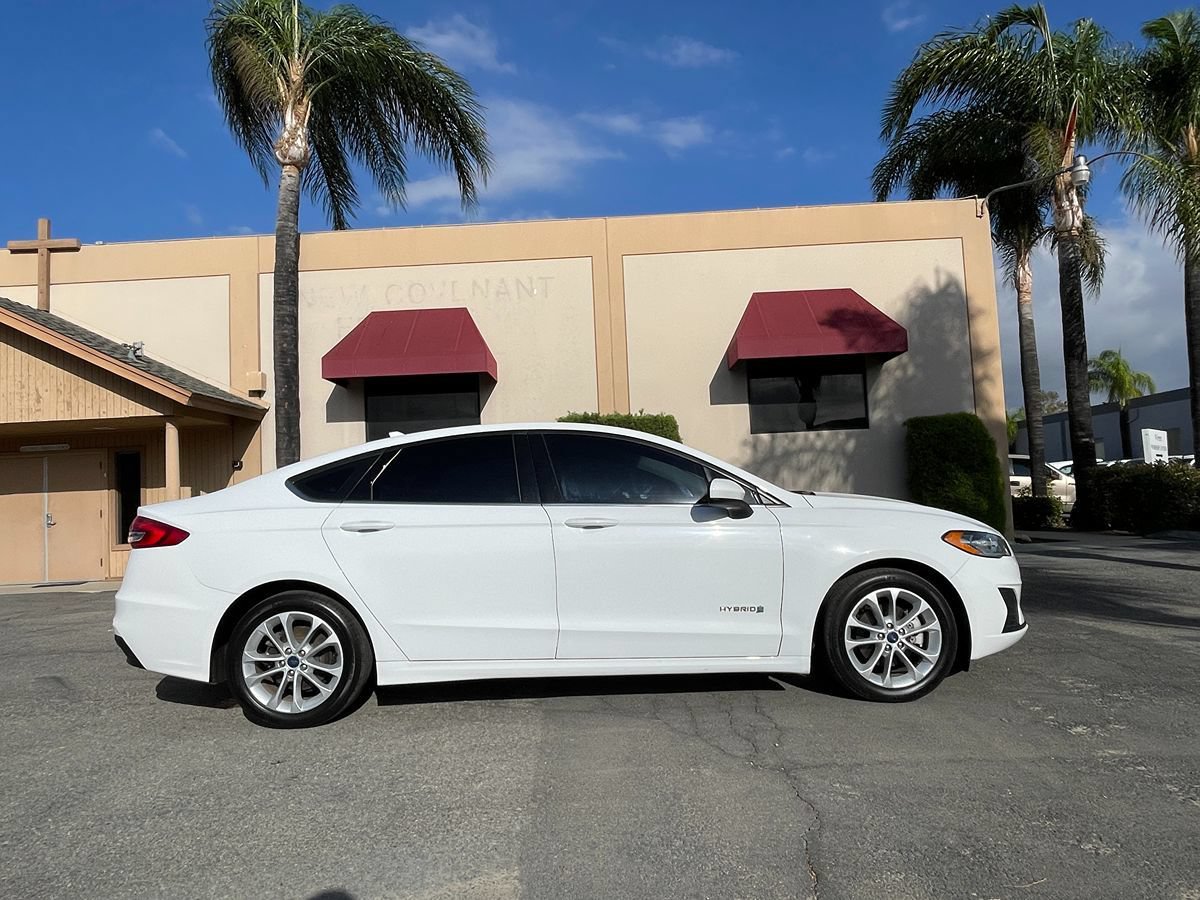 Used 2019 Ford Fusion SE FWD image 4