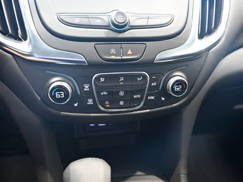 Used 2024 Chevrolet Equinox LT FWD image 17